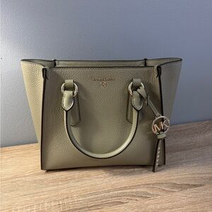 🌿 Michael Kors Kris Bag